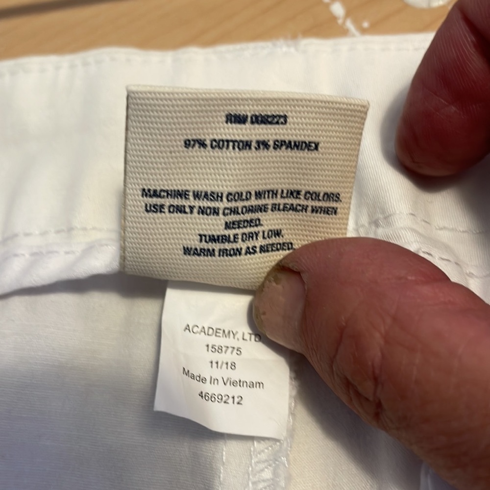 Magellan, Brand new, white Bermuda shorts, great for summer - Picture 4 of 4